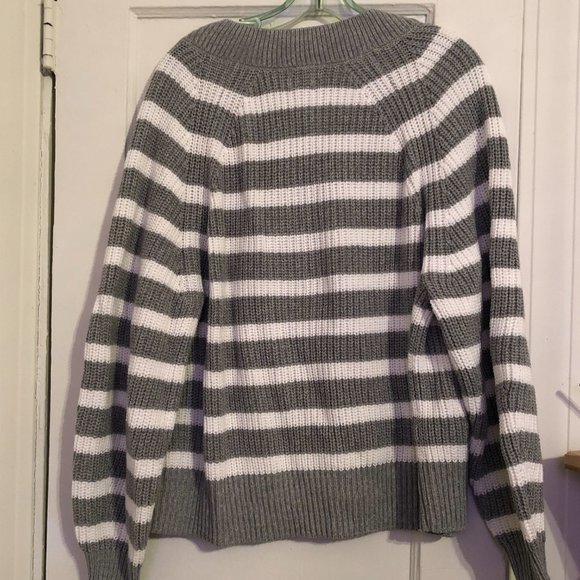 NWOT A New Day Grey & White Striped V-Neck Sweater - Size L - Picture 2 of 6
